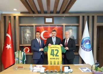Çiftçi’ye Kulu Belediyespor’dan anlamlı hediye