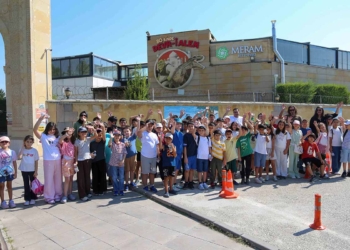 Kavuş’tan MEGA öğrencilerine sürpriz: Verdiği sözü yerine getirdi