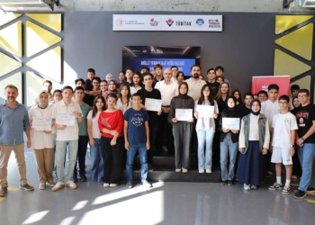 NEÜ’de lise öğrencilerine yapay zeka ve robotik eğitimi