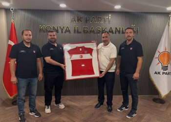 Özer, milli hokey takımlarının antrenörlerini ağırladı