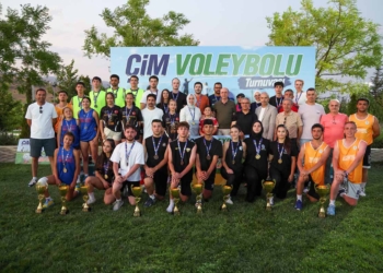 Selçuklu Çim Voleybolu Turnuvası’nda ödüller sahiplerini buldu