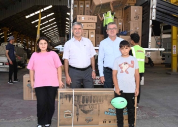 Seydişehir’de camiye gelen çocukların yüzü bisikletle güldü