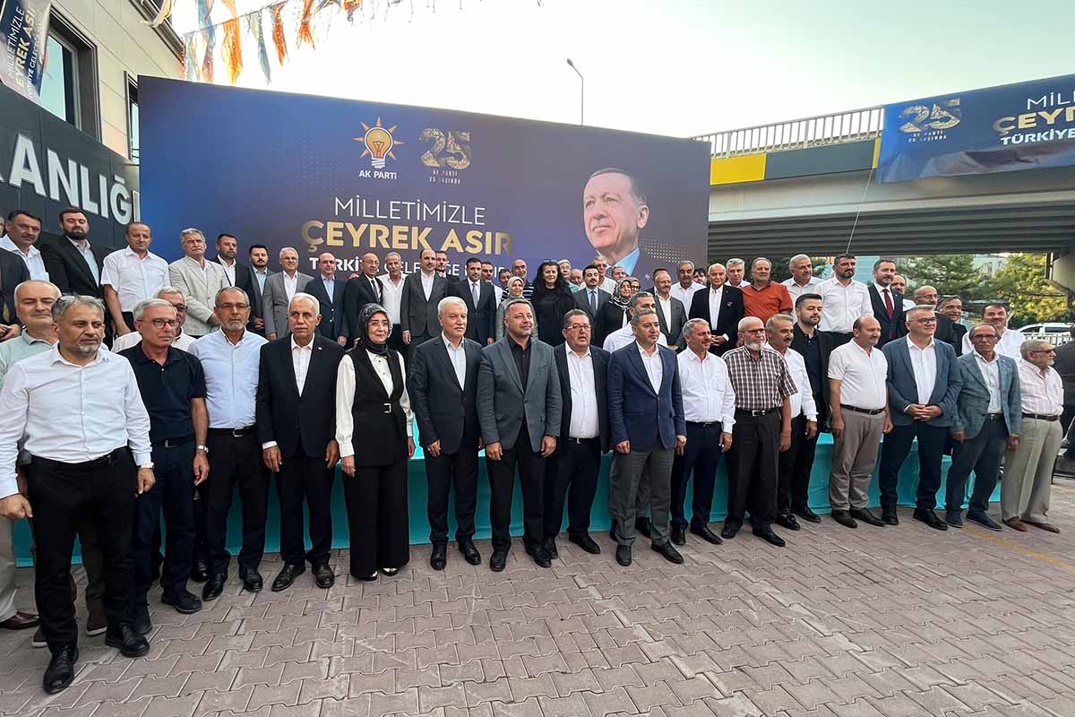 AK Parti Konya’da 25. yıl için hatim programı