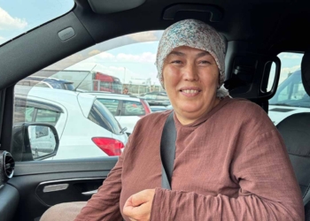 Neriman Sezer, Konya'da geçirdiği yıllık iznin ardından memleketine veda ederek Almanya'ya dönüş yolculuğuna başladı. (Fotoğraf: Mehmet Basmacı / İhlas Haber Ajansı / İHA)