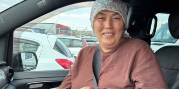 Neriman Sezer, Konya'da geçirdiği yıllık iznin ardından memleketine veda ederek Almanya'ya dönüş yolculuğuna başladı. (Fotoğraf: Mehmet Basmacı / İhlas Haber Ajansı / İHA)