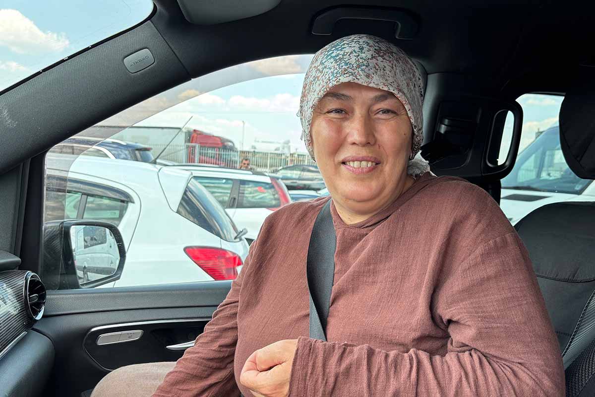 Neriman Sezer, Konya'da geçirdiği yıllık iznin ardından memleketine veda ederek Almanya'ya dönüş yolculuğuna başladı. (Fotoğraf: Mehmet Basmacı / İhlas Haber Ajansı / İHA)