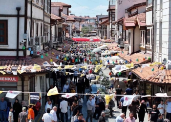 Konya Bedesten ve Türbeönü Çarşıları’nda alışveriş ve etkinlik şöleni