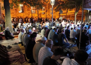 Konya’da Mevlid Kandili gecesinde camilerde yoğunluk
