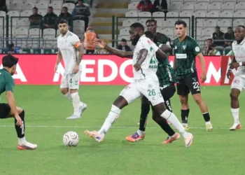 Konyaspor’da Bardhi kırmızı gördü, Kocaelispor maçı çevirdi