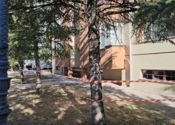 Kulu’da 5,2’lik depremin hasar verdiği apartman tahliye edildi