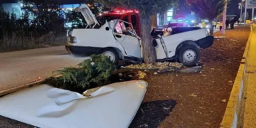 Beyşehir’de TOFAŞ kazası: İtfaiye ekipleri tavanı keserek çıkardı