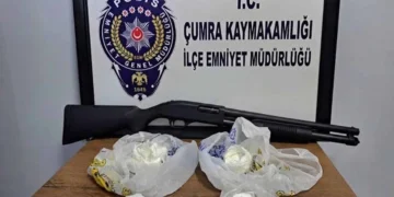 Çumra’da araçlardan kokain ve ruhsatsız pompalı tüfek çıktı