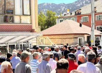 Derebucak’ta feci kaza: Kaskına arı giren motosikletli yayaya çarptı