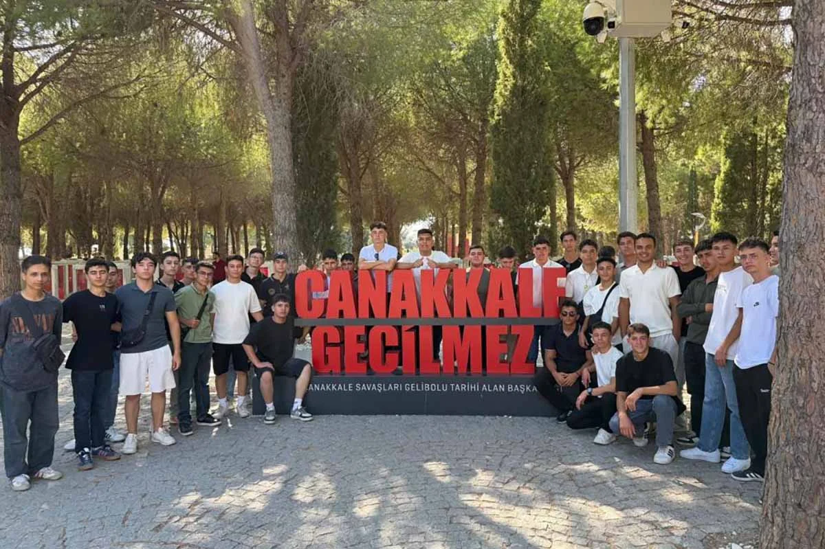 Karapınar ve Emirgazi gençleri Çanakkale’de şehitlikleri ziyaret etti
