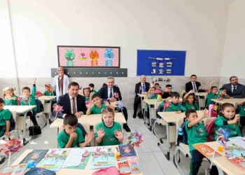 Karatay’da protokol üyelerinden öğrencilere yeni eğitim yılı ziyareti