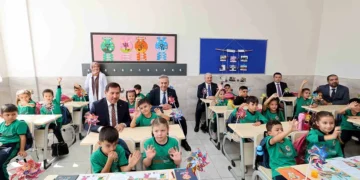 Karatay’da protokol üyelerinden öğrencilere yeni eğitim yılı ziyareti
