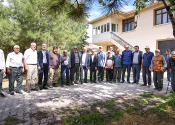 Kavuş, Meram’ın uzak mahallelerinde vatandaşlarla buluştu