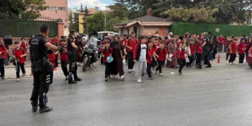 Konya zabıtasından öğrenciler için güvenli geçiş uygulaması