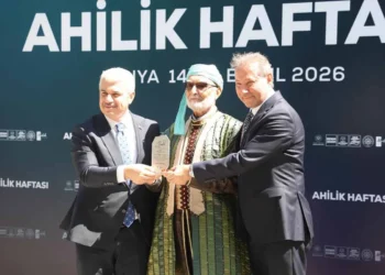 Konya’da 50 yıllık meslek hayatı Türkiye Ahiliği ile ödüllendirildi