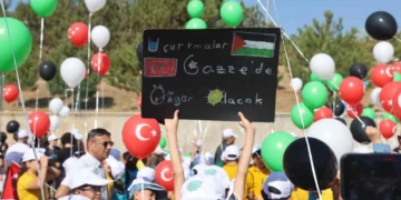 Konya’da çocuklardan Gazze için gökyüzüne anlamlı mesaj