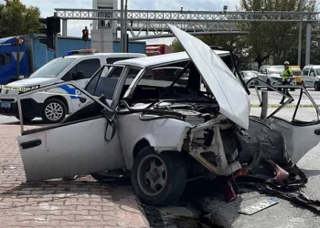 Konya’da feci kaza: İki otomobil çarpıştı, 3’ü ağır 4 yaralı