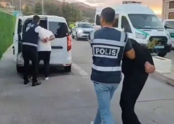Konya’da polis ve savcı kılığına giren dolandırıcılar Bolu’da yakalandı