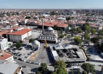 Konya’nın tarihi kalbi Mevlana Caddesi’nde çehre değişiyor