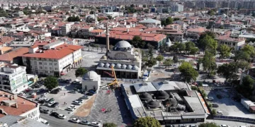 Konya’nın tarihi kalbi Mevlana Caddesi’nde çehre değişiyor
