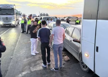 Kum fırtınası Konya yolunu savaş alanına çevirdi: 7 araç çarpıştı, 16 kişi yaralandı
