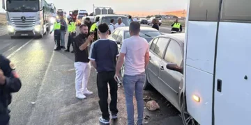 Kum fırtınası Konya yolunu savaş alanına çevirdi: 7 araç çarpıştı, 16 kişi yaralandı