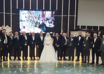 MHP Konya’dan genç çifte mutluluk dileği