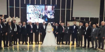 MHP Konya’dan genç çifte mutluluk dileği