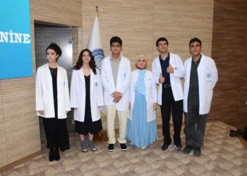 NEÜ Tıp Fakültesi’nde yeni öğrenciler beyaz önlüklerini giydi