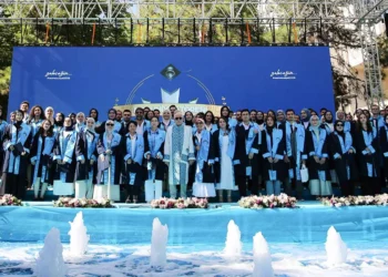 NEÜ’de bölüm birincileri mezuniyet ve geleceğe mesaj töreni gerçekleştirildi