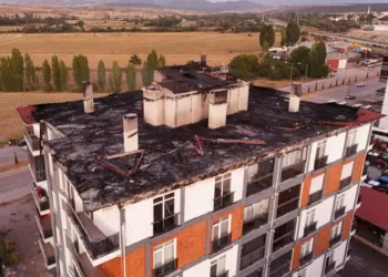 Beyşehir’de alevler çatıyı küle çevirdi