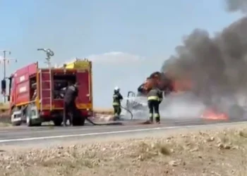 Beyşehir’de balya yüklü kamyonet alevlere teslim oldu
