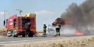 Beyşehir’de balya yüklü kamyonet alevlere teslim oldu