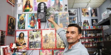 Bob Marley’nin hayatından etkilendi, Konya’da 10 liraya çay satıyor