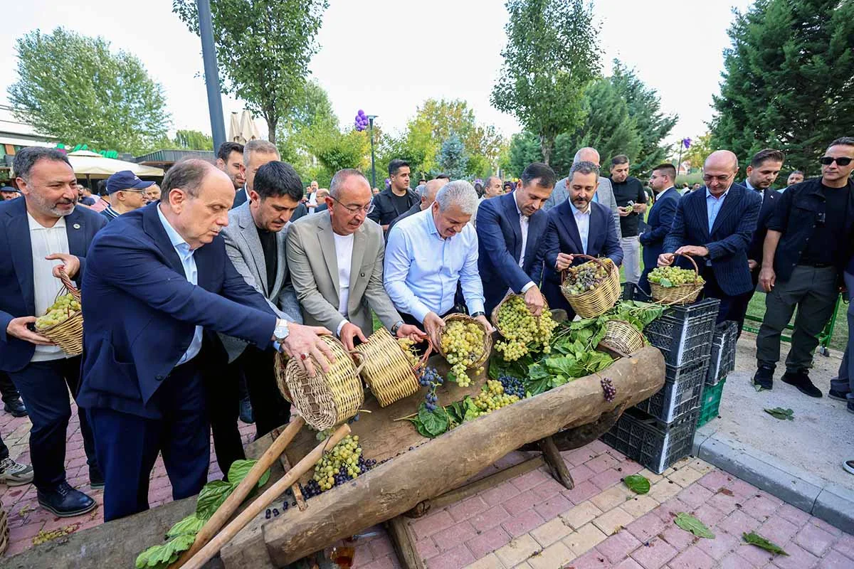 Meram Bağı’nda beşinci buluşma: Üzümler toplandı, pekmez kazanları kaynadı