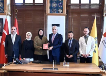 Altay’dan Kurtulmuş’a Filistin temalı kitap takdimi