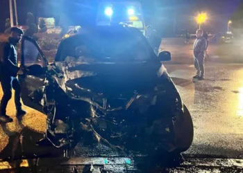 Ereğli’de SUV tipi araç avlu duvarına çarptı: 4 kişi yaralandı