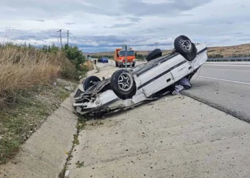 Isparta-Konya yolunda otomobil takla attı: 3 yaralı