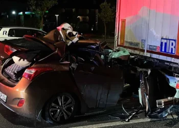 Konya’da feci çarpışma: Otomobil tırın altına girdi