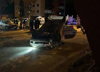 Konya’da iki otomobilin çarpıştığı kazada araç ters döndü