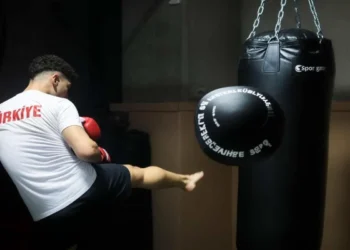Konya’nın genç sporcusu kilo vermek için başladığı kick boksta zirveye çıktı