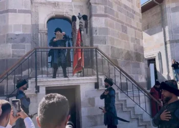 Kurtulmuş, Konya’da Sultanlar Türbesi’nde nöbet değişimine katıldı