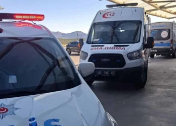 Sarayönü’nde otomobil yoldan çıktı: 2 ölü, 1 ağır yaralı