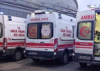 Konya’da otomobil iki ambulansa çarptı: 3 yaralı
