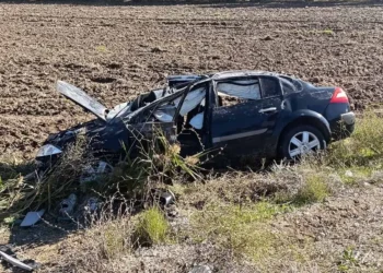 Beyşehir-Seydişehir yolunda otomobil takla atıp tarlaya savruldu: 1 yaralı