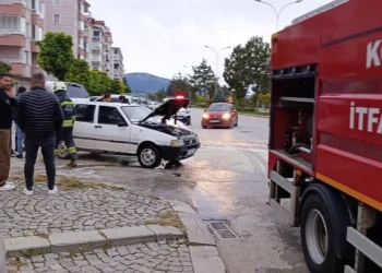 Beyşehir’de seyir halindeki otomobil alev aldı